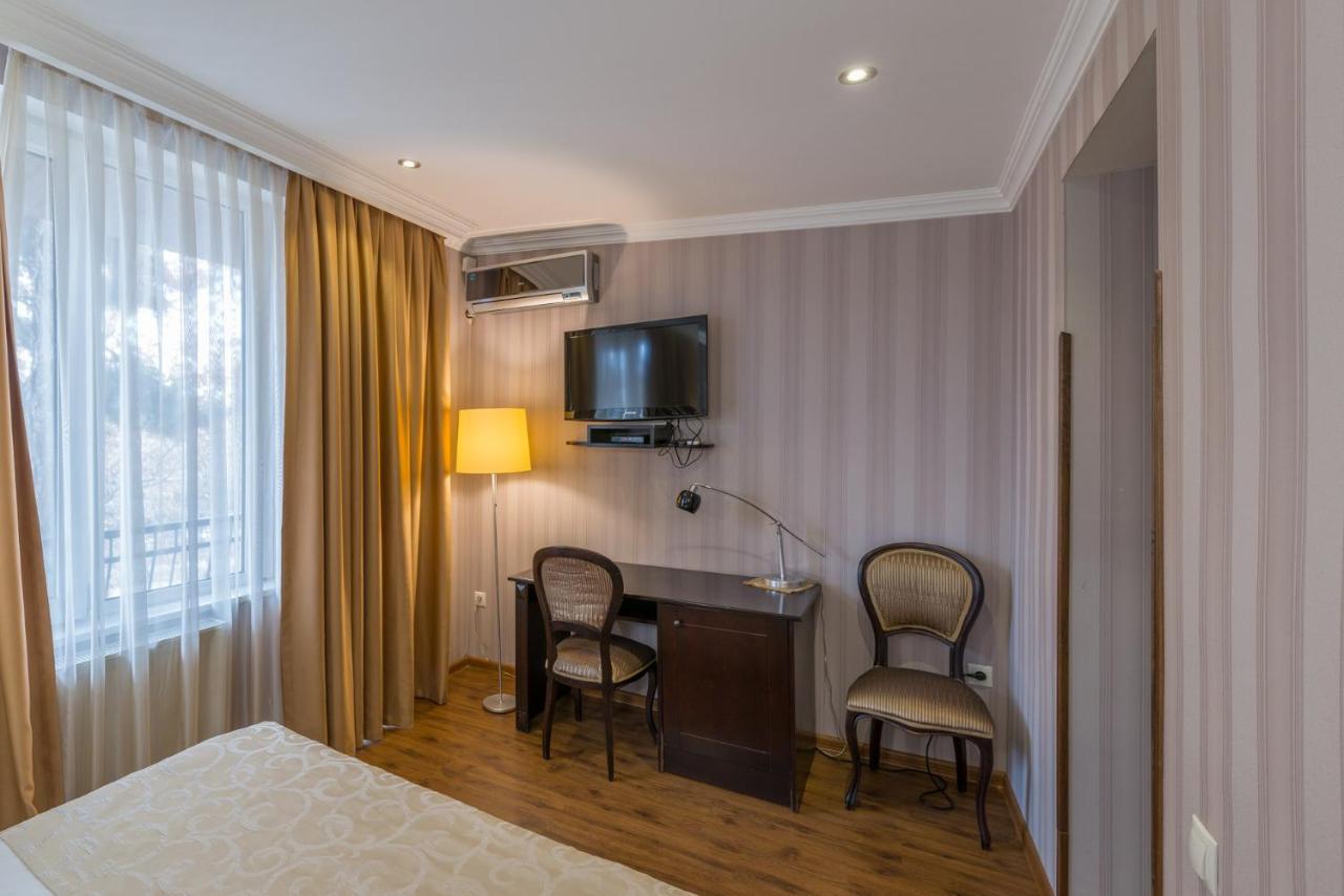 Garden View Hotell Tbilisi Exteriör bild